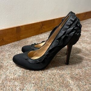 Badgley Mischka Black Leather Ruffle Heels, Size 8